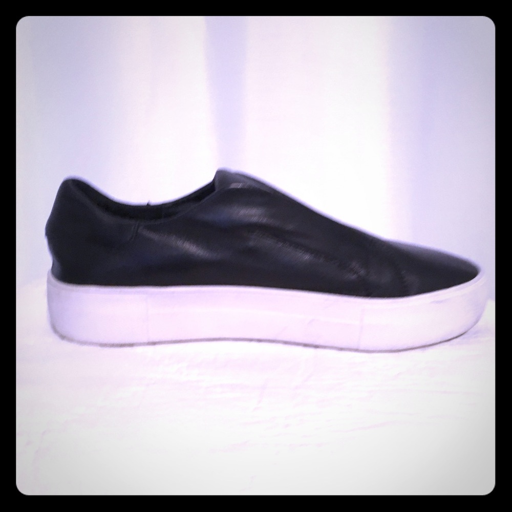 J Slides Black Leather Slip On’s 7.5